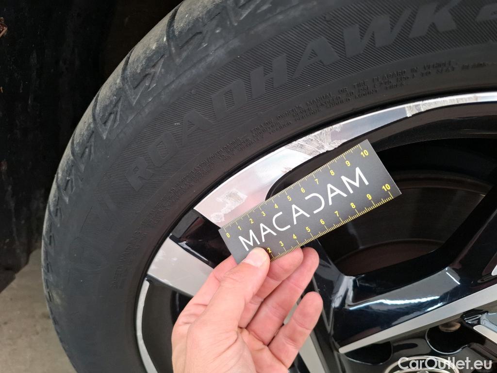  Toyota  C-HR TOYOTA  / 2016 / 5P / SUV 1.8 HYBRIDE 122 EDITION(SP) #17