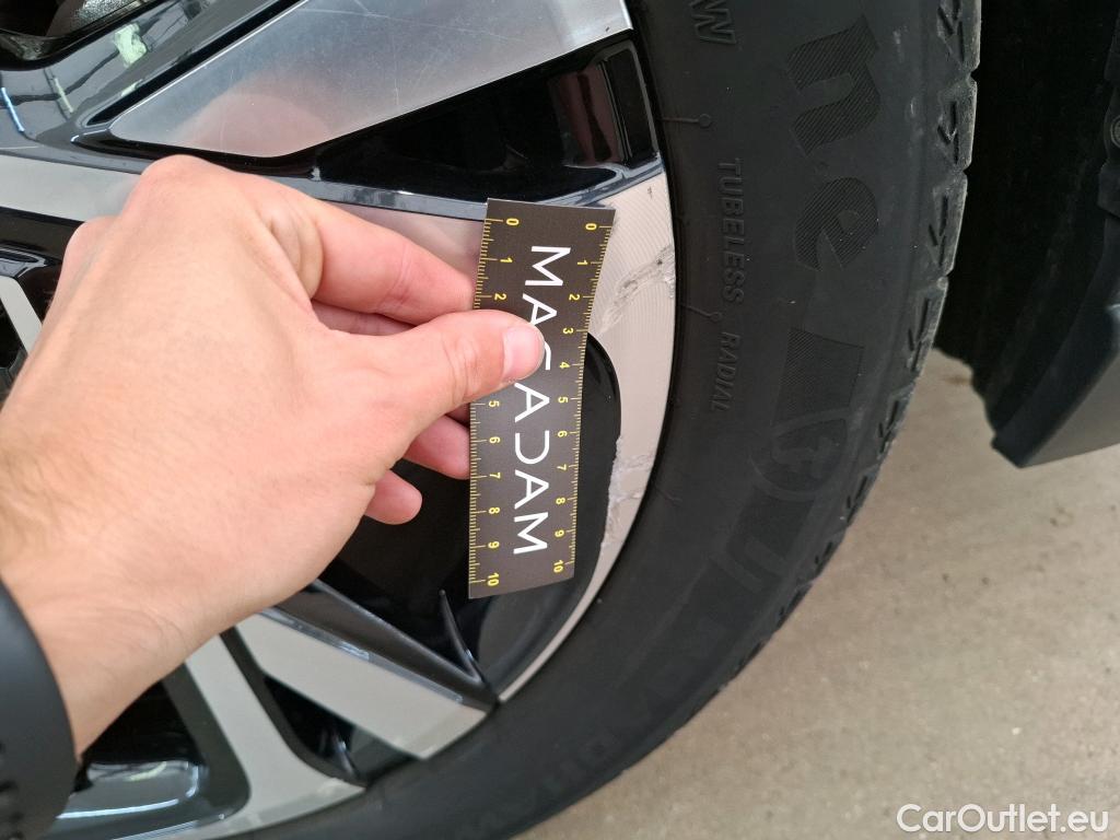  Toyota  C-HR TOYOTA  / 2016 / 5P / SUV 1.8 HYBRIDE 122 EDITION(SP) #14