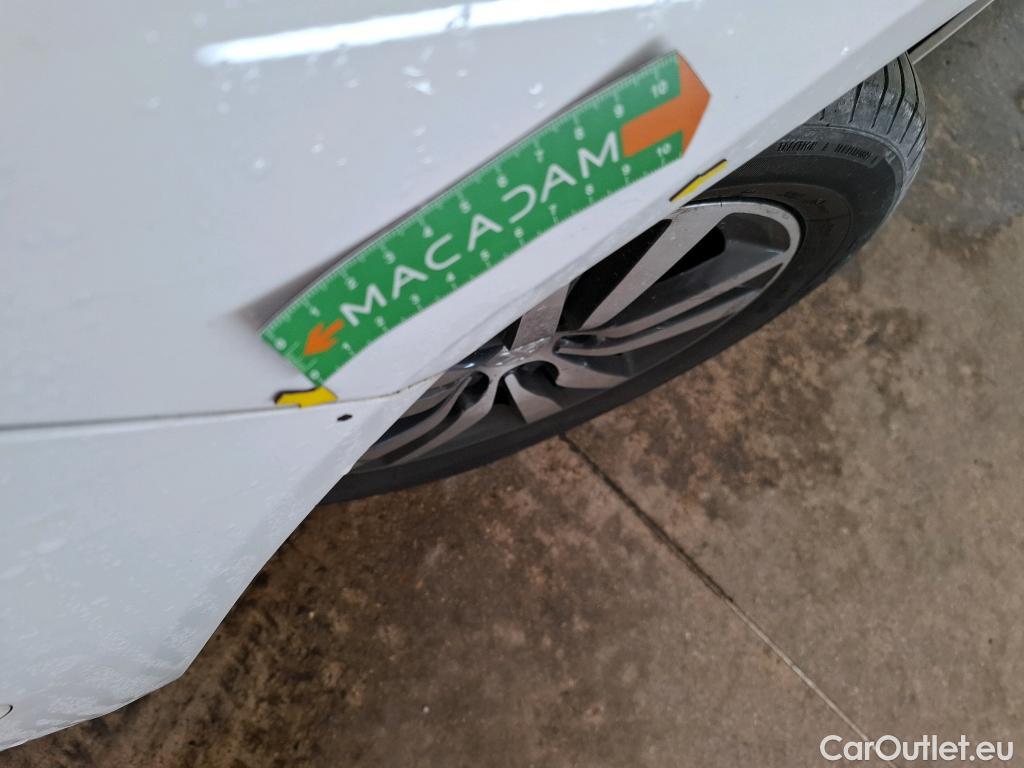  Peugeot  308 PEUGEOT  / 2017 / 5P / Berline BlueHDi 130 EAT6 S&S ALLURE BUSINESS #8