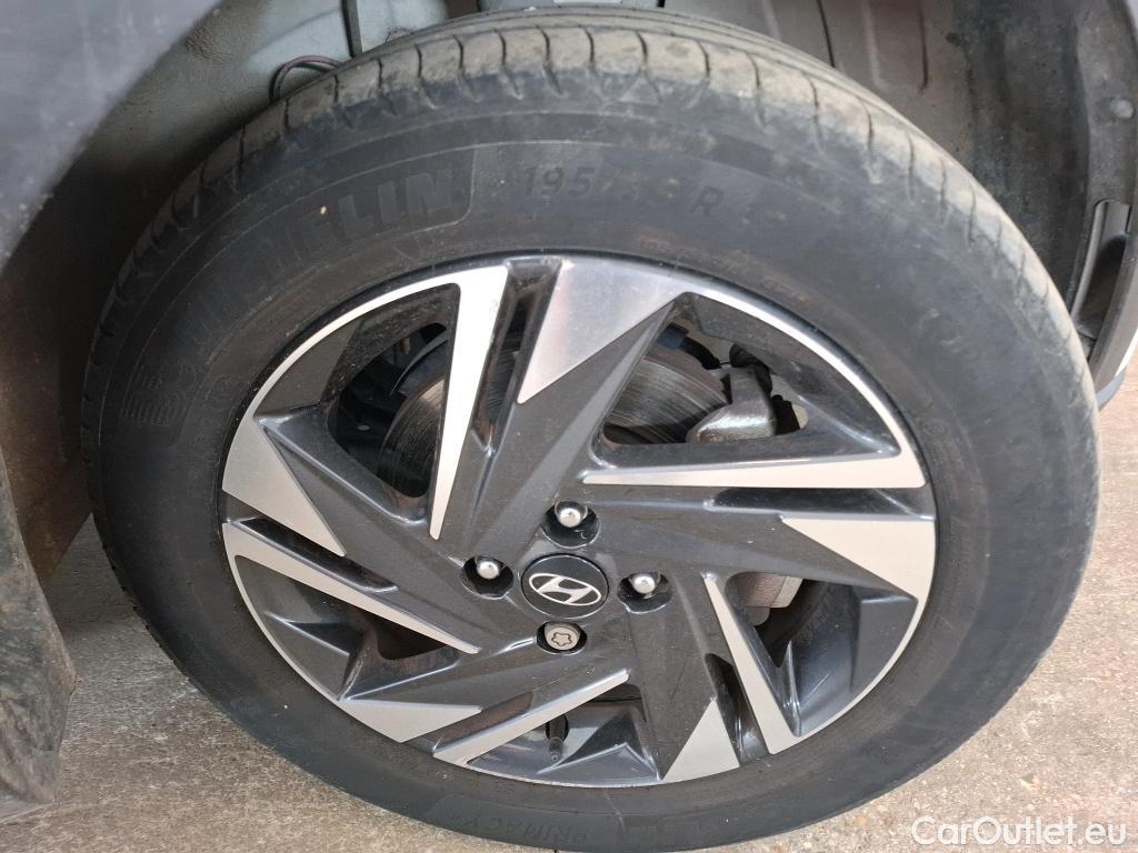  Hyundai  Bayon HYUNDAI  / 2021 / 5P / SUV 1.0 T-GDI 100 HYBRID 48V INTUITIVE #4