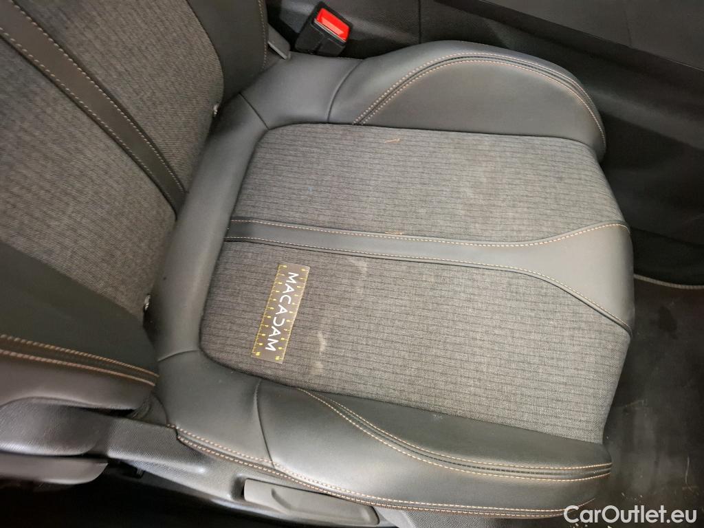  Peugeot  3008 PEUGEOT  / 2016 / 5P / SUV Puretech 180 S&S EAT8 GT LINE #64