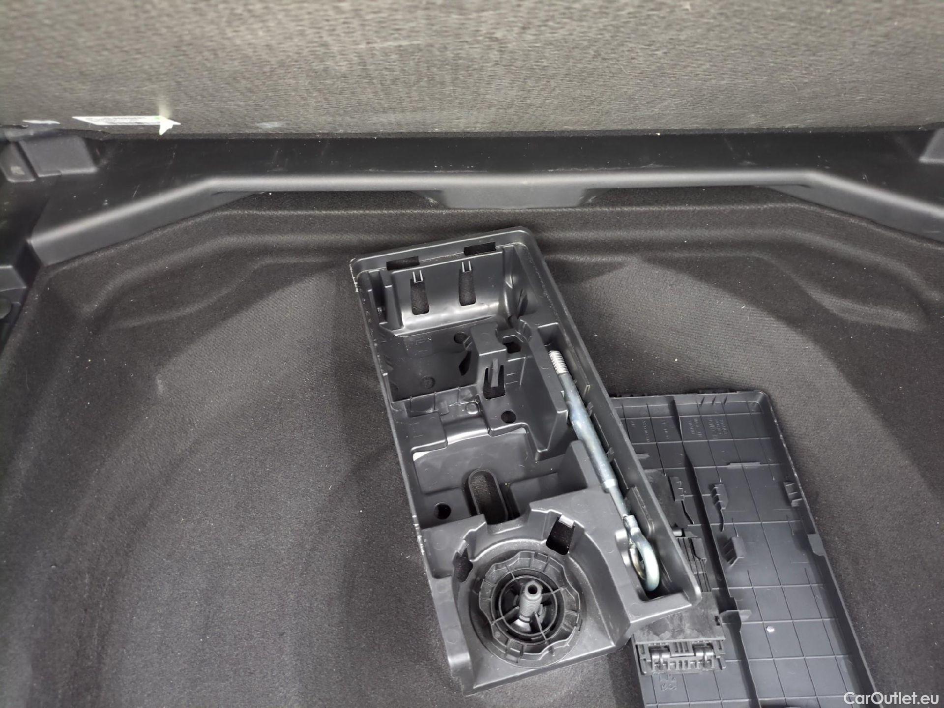  Peugeot  3008  Active Pack 1.5 HDi 130CV BVA8 E6d #8