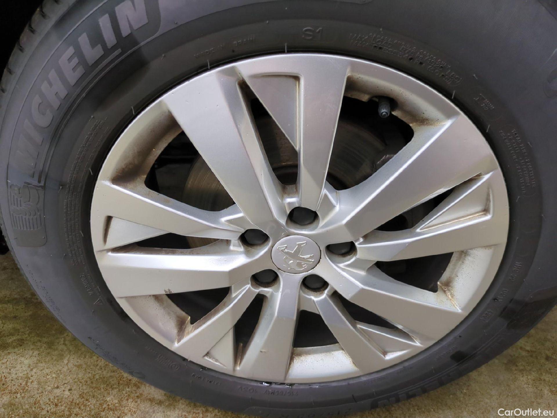  Peugeot  3008  Active Pack 1.5 HDi 130CV BVA8 E6d #10