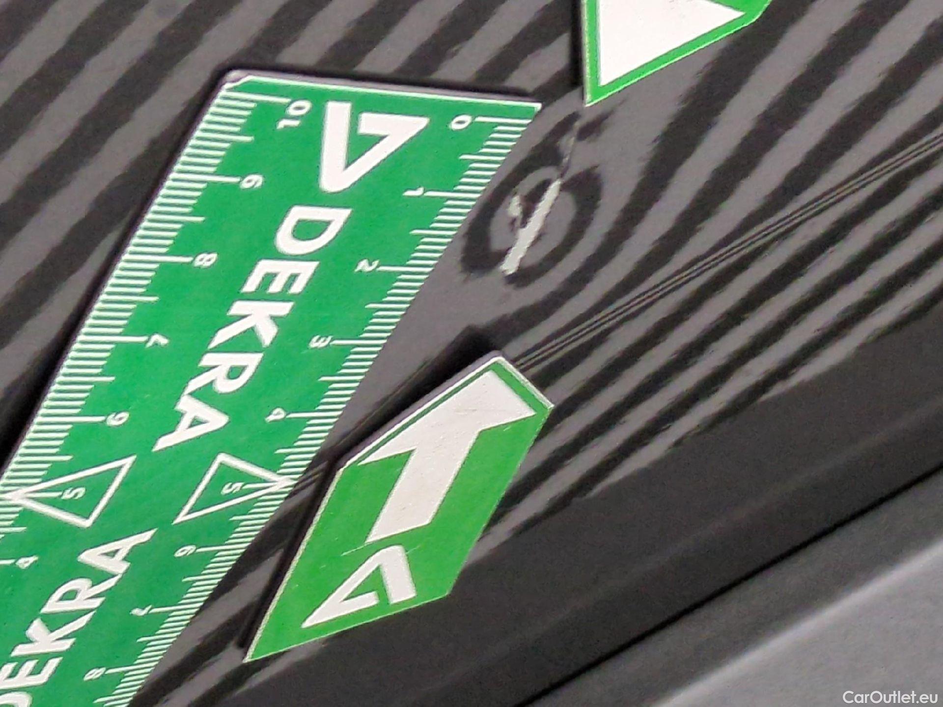  Peugeot  3008  Active Pack 1.5 HDi 130CV BVA8 E6d #28