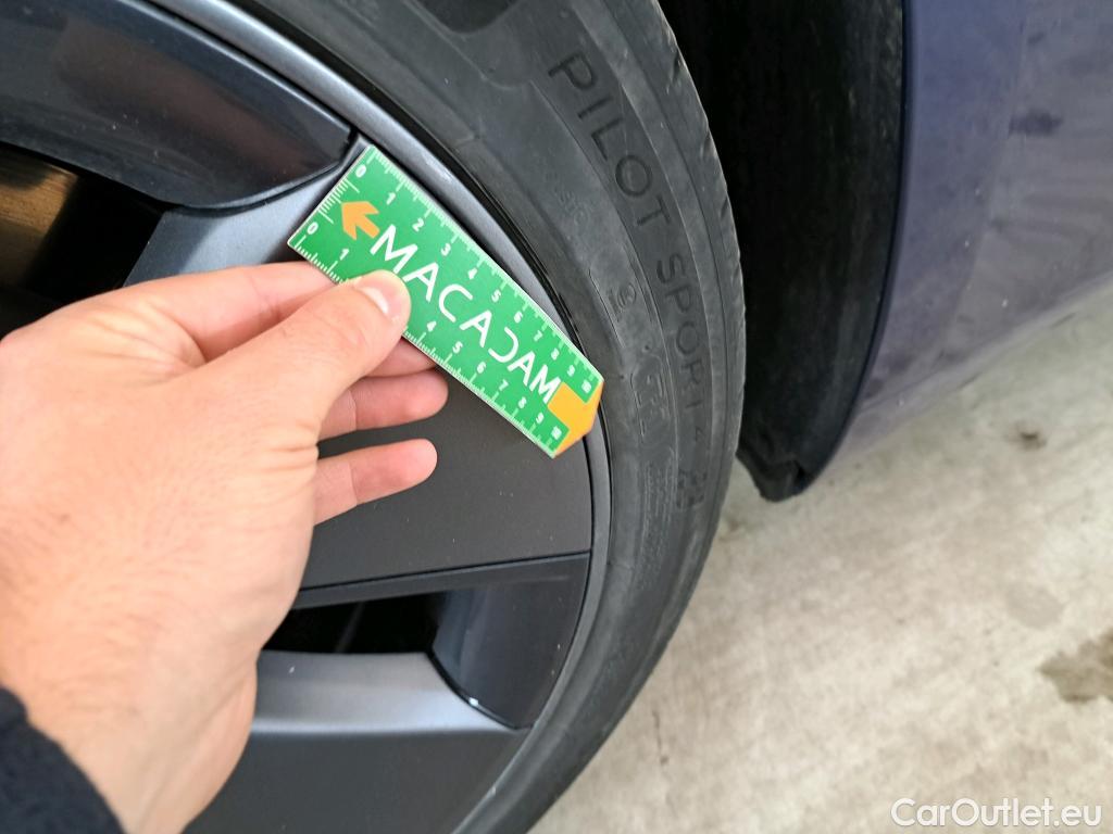  Tesla  Model 3 TESLA   2018  4P  Berline Propulsion #16