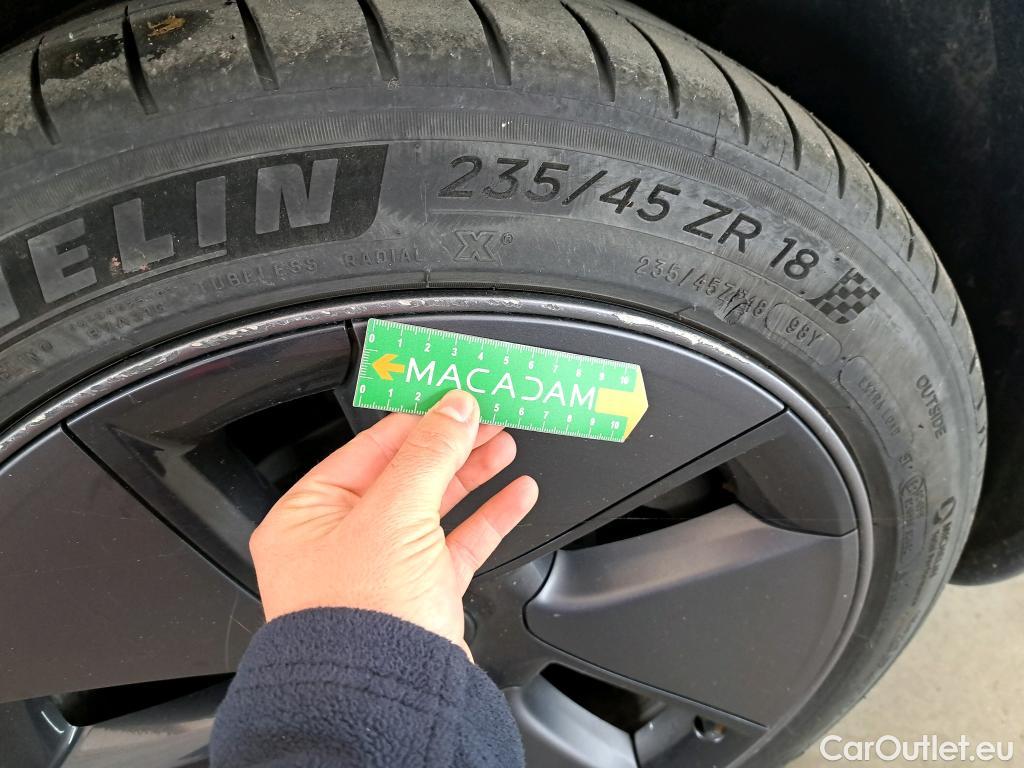  Tesla  Model 3 TESLA   2018  4P  Berline Propulsion #28