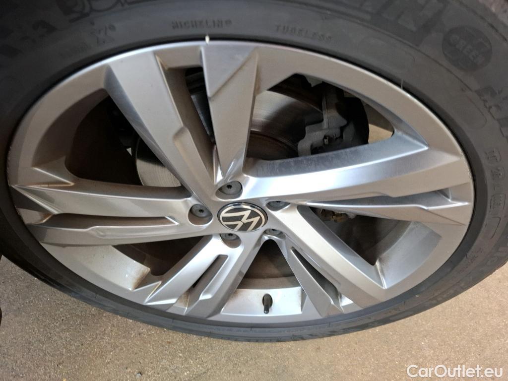  Volkswagen  Tiguan VOLKSWAGEN  / 2020 / 5P / SUV 2.0 TDI 150 DSG7 R-Line #12