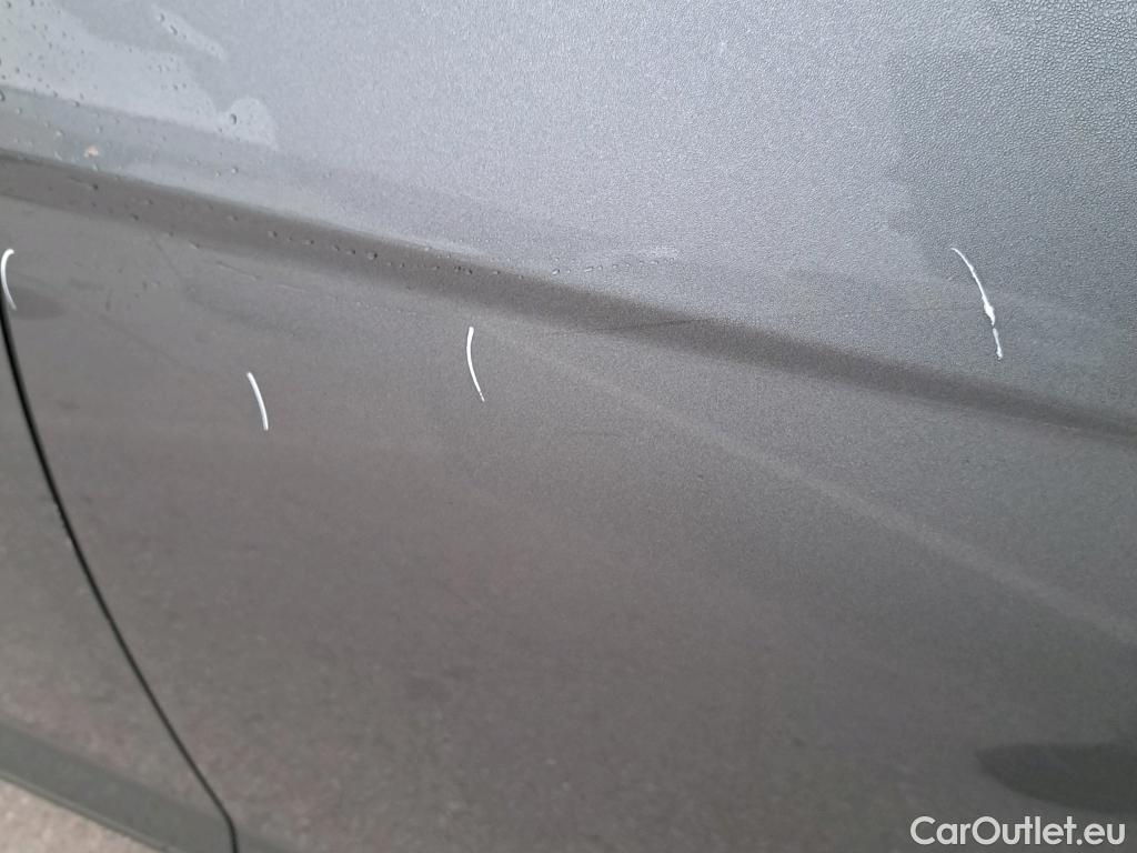  Seat  Leon SEAT León / 2016 / 5P / berlina con portón 1.6 TDI 85kW (115CV) S&S Style Visio Nav(SP) #4