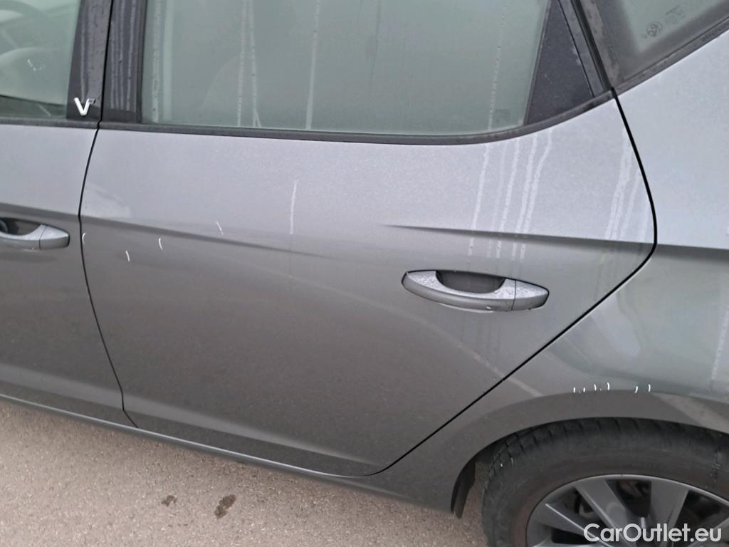  Seat  Leon SEAT León / 2016 / 5P / berlina con portón 1.6 TDI 85kW (115CV) S&S Style Visio Nav(SP) #3