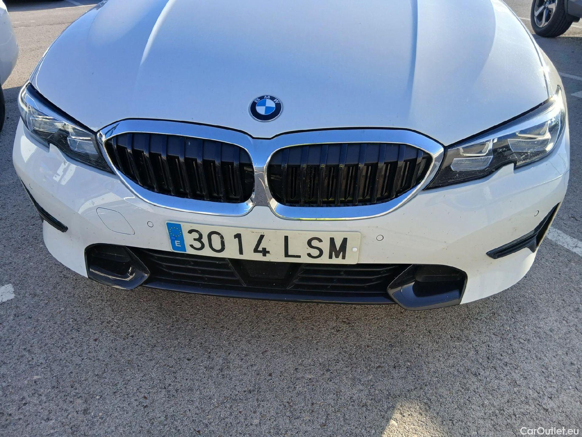  Bmw  Serie 3 BMW  / 2019 / 5P / familiar 318d Auto.Touring #3