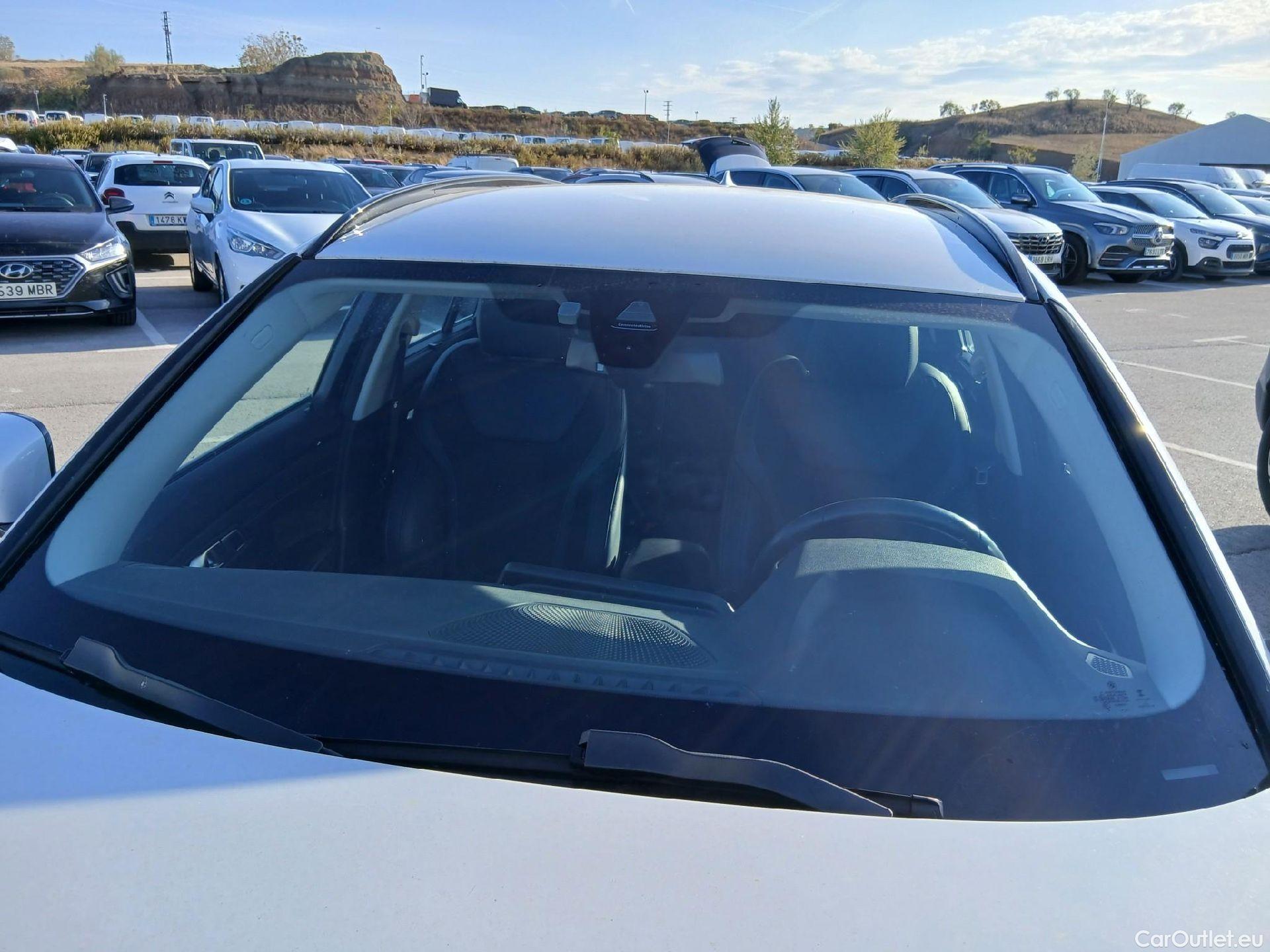  Bmw  Serie 3 BMW  / 2019 / 5P / familiar 318d Auto.Touring #1