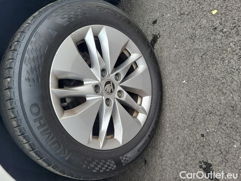  Skoda  Octavia  Lim. (NX3)(2020)  1.5TSI 110 Ambition 5d #7