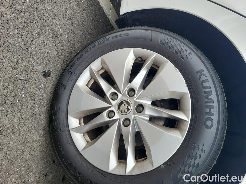  Skoda  Octavia  Lim. (NX3)(2020)  1.5TSI 110 Ambition 5d #5