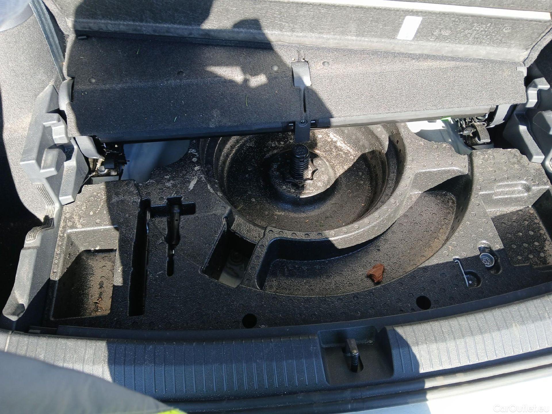  Volkswagen  Tiguan VOLKSWAGEN  Allspace / 2017 / 5P / todoterreno Sport 2.0 TDI 147kW (200CV) 4Motion DSG #51