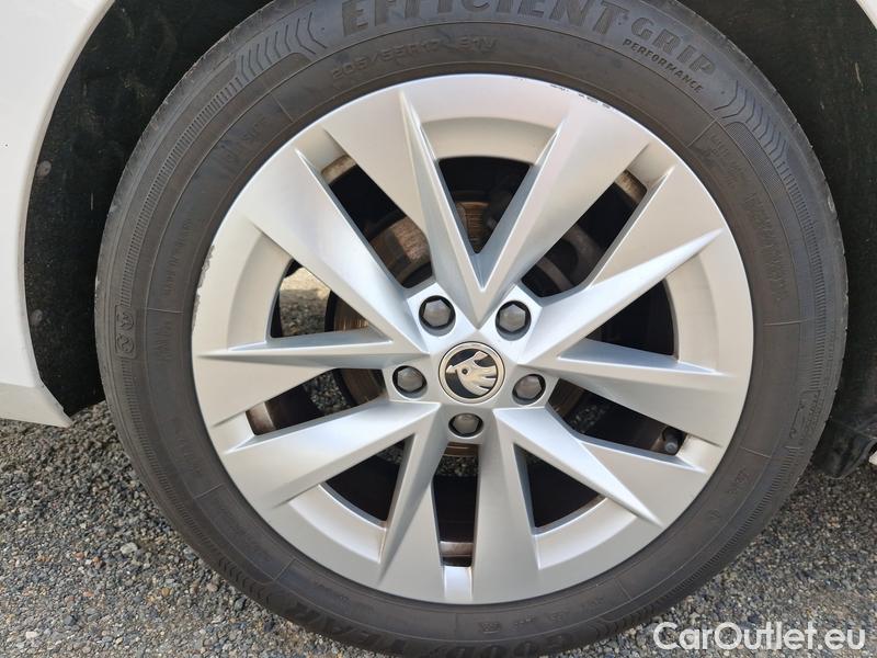  Skoda  Octavia  Combi (NX3)(2020) Oct.Combi 1.5TSI 110 Style Aut #9