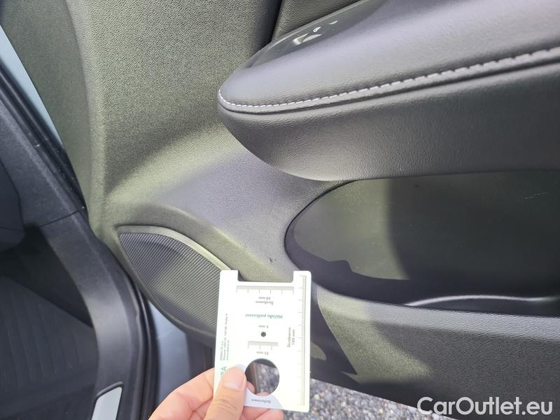  Volvo  V60  (2010)  T6 R-Design AWD AT #21