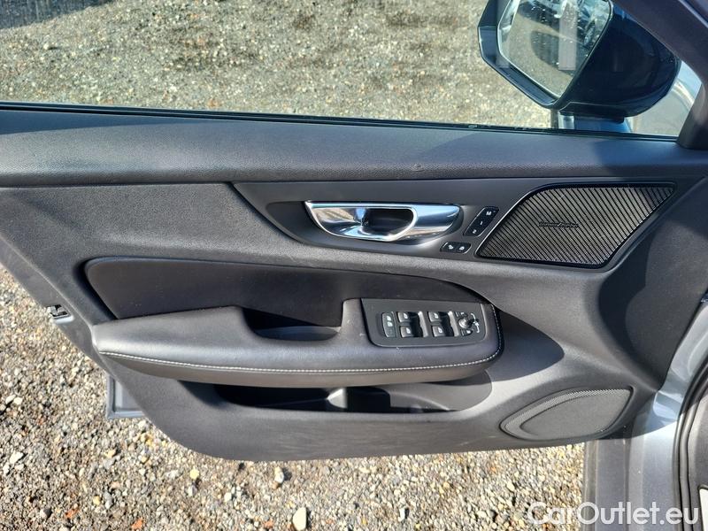  Volvo  V60  (2010)  T6 R-Design AWD AT #33