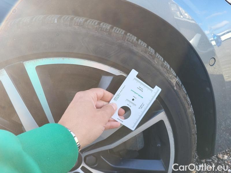  Volvo  V60  (2010)  T6 R-Design AWD AT #19