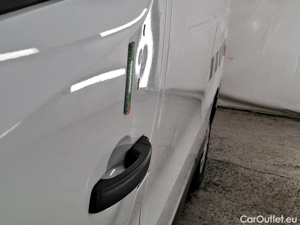  Renault  Trafic  III Fourgon Grand Confort L2H1 1200 1.6 dCi 145CV BVA6 E6dT #27