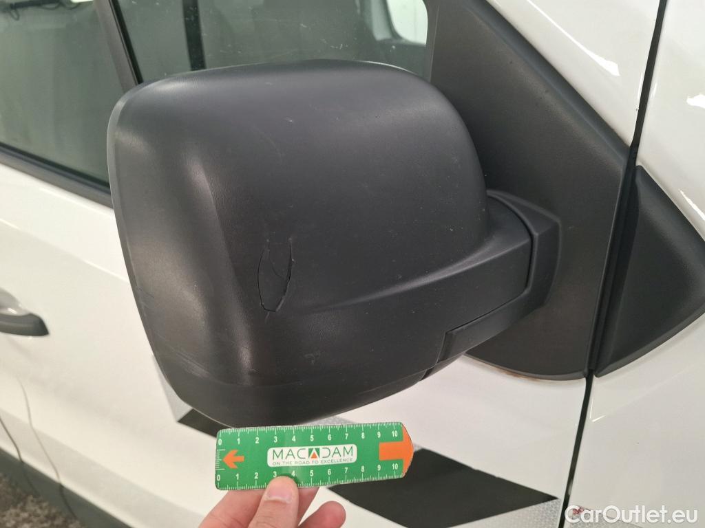  Renault  Trafic  III Fourgon Grand Confort L2H1 1200 1.6 dCi 145CV BVA6 E6dT #32