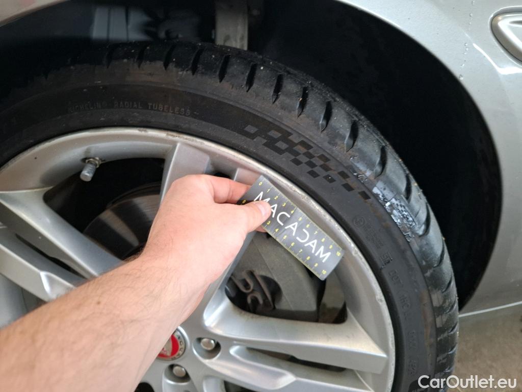  Jaguar  XE JAGUAR  4p Berline D180 HSE STANDARD AUTO 4WD #36