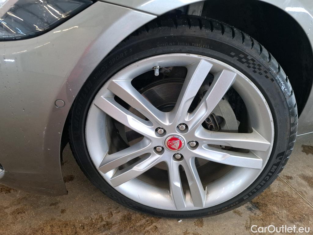  Jaguar  XE JAGUAR  4p Berline D180 HSE STANDARD AUTO 4WD #34