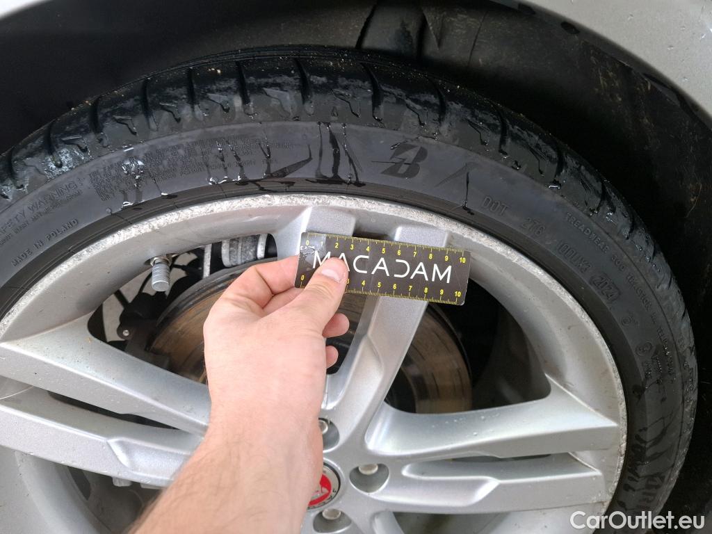  Jaguar  XE JAGUAR  4p Berline D180 HSE STANDARD AUTO 4WD #46