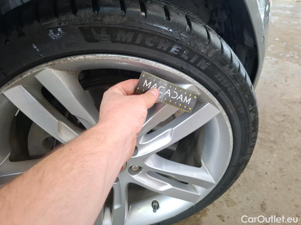  Jaguar  XE JAGUAR  4p Berline D180 HSE STANDARD AUTO 4WD #50