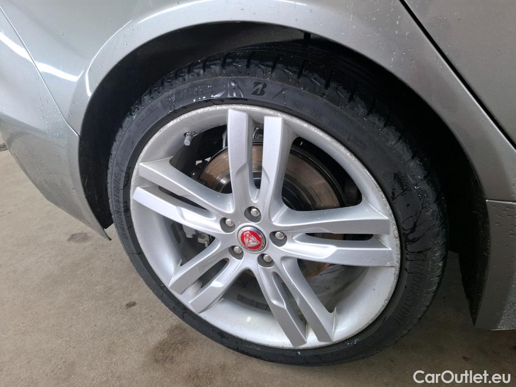  Jaguar  XE JAGUAR  4p Berline D180 HSE STANDARD AUTO 4WD #43