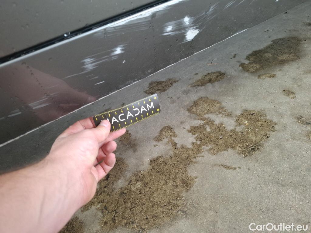  Jaguar  XE JAGUAR  4p Berline D180 HSE STANDARD AUTO 4WD #32