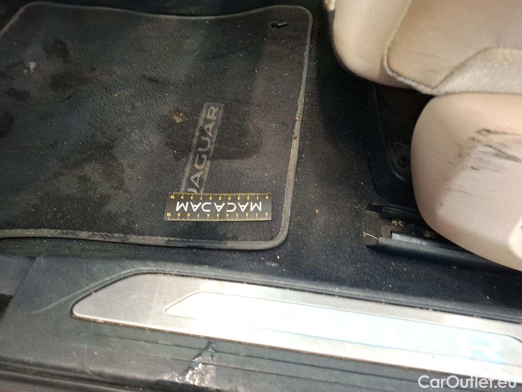  Jaguar  XE JAGUAR  4p Berline D180 HSE STANDARD AUTO 4WD #51