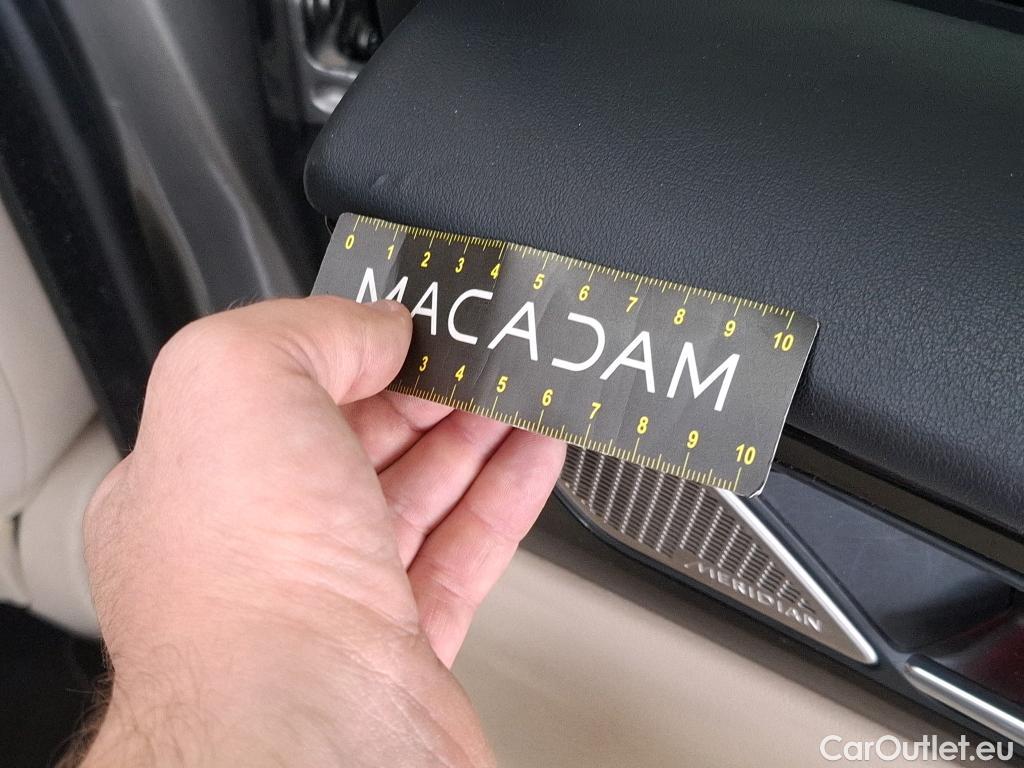  Jaguar  XE JAGUAR  4p Berline D180 HSE STANDARD AUTO 4WD #8