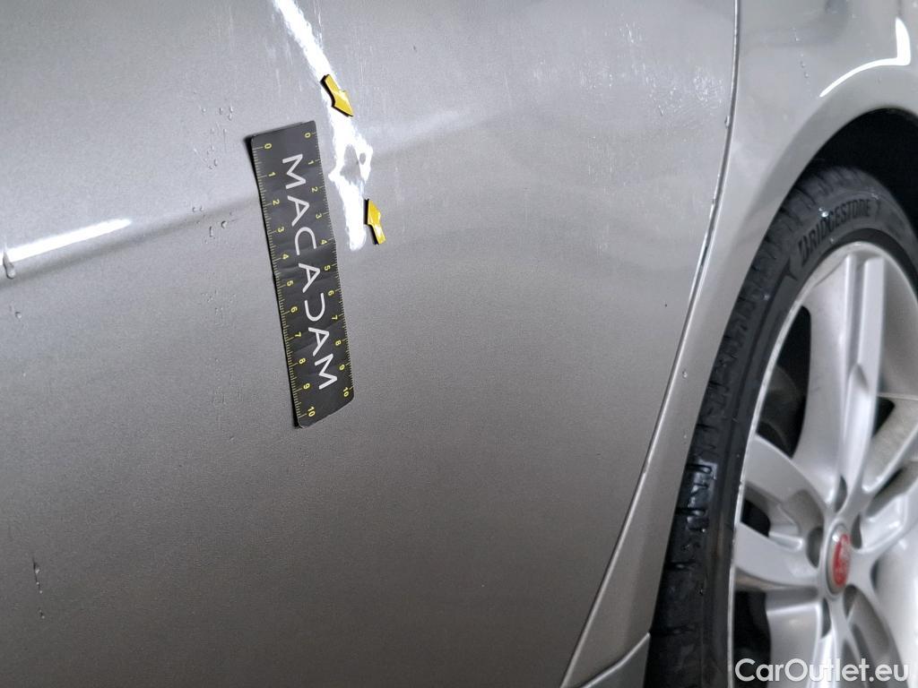  Jaguar  XE JAGUAR  4p Berline D180 HSE STANDARD AUTO 4WD #54