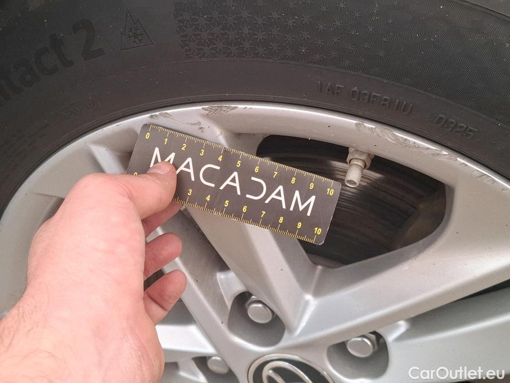  Toyota  Corolla TOYOTA  Touring Sports / 2018 / 5P / Break Hybride 122h Dynamic Business Stage Acad #29