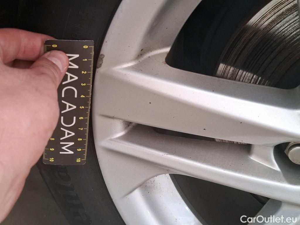  Toyota  Corolla TOYOTA  Touring Sports / 2018 / 5P / Break Hybride 122h Dynamic Business Stage Acad #30