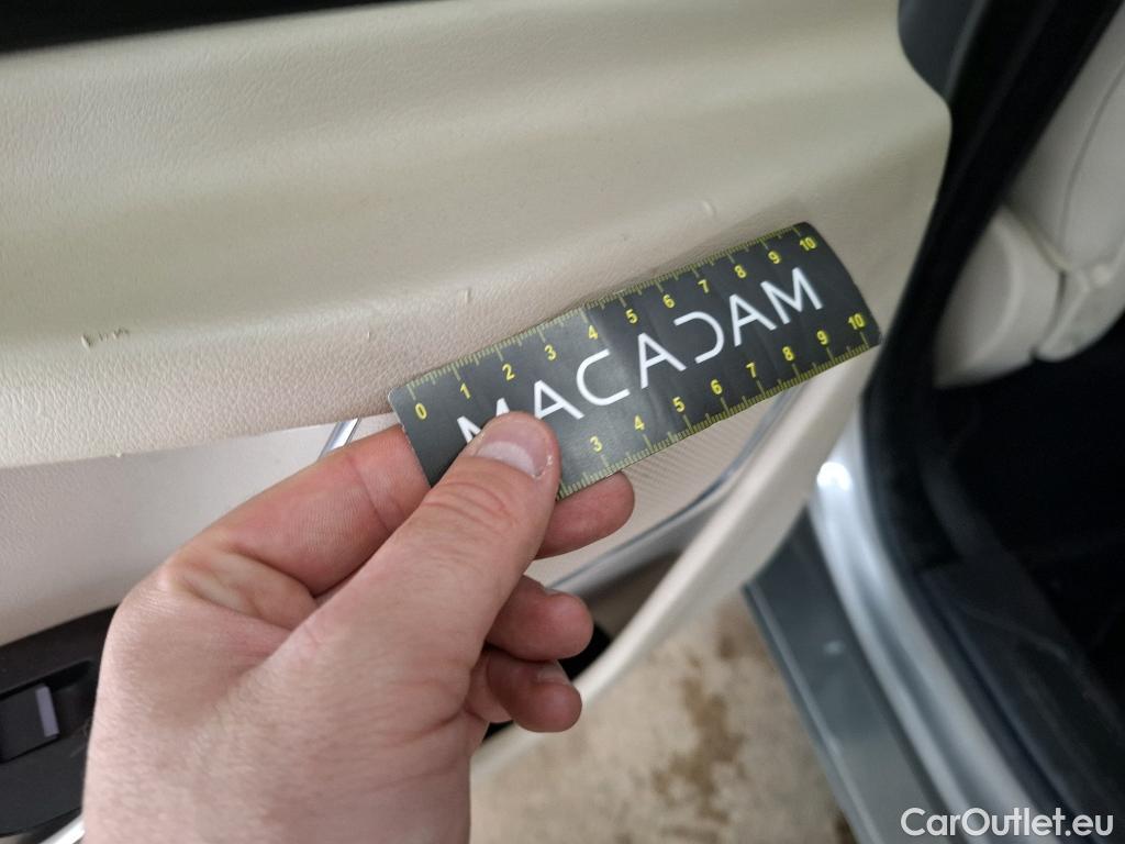  Jaguar  XE JAGUAR  4p Berline D180 HSE STANDARD AUTO 4WD #4