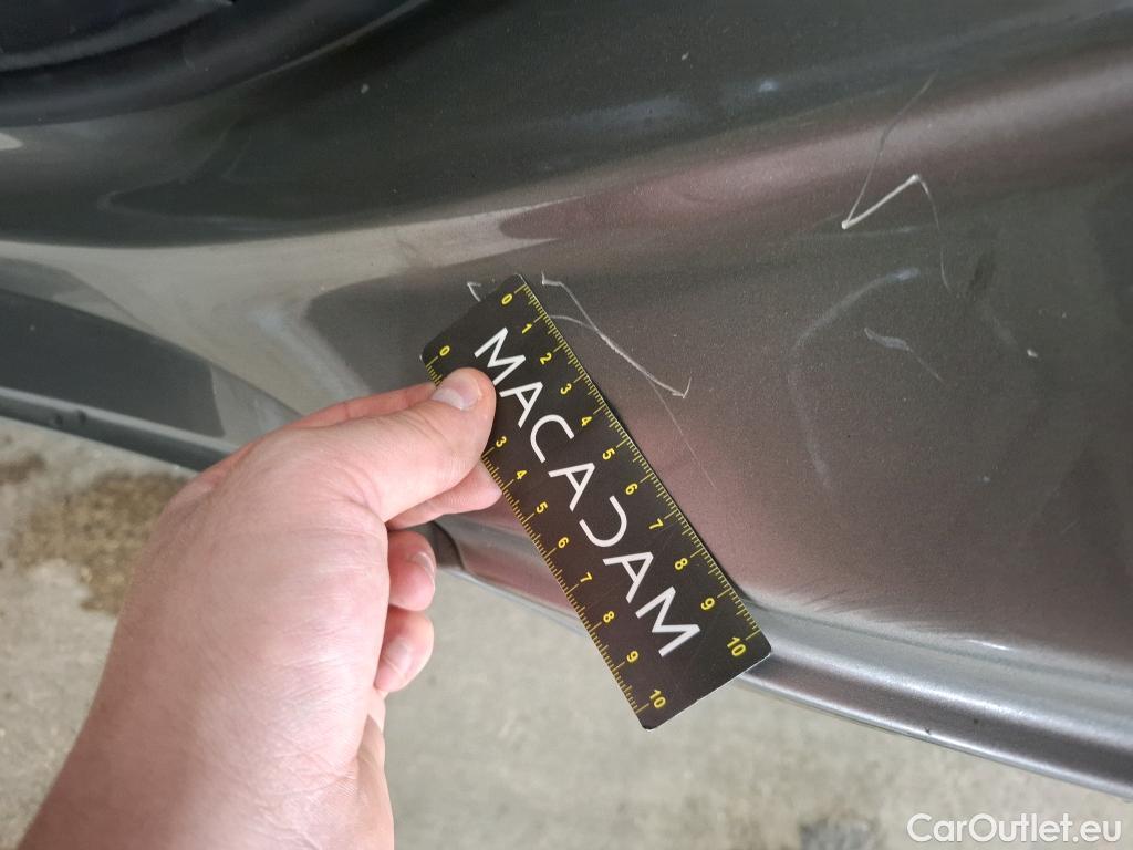  Jaguar  XE JAGUAR  4p Berline D180 HSE STANDARD AUTO 4WD #27