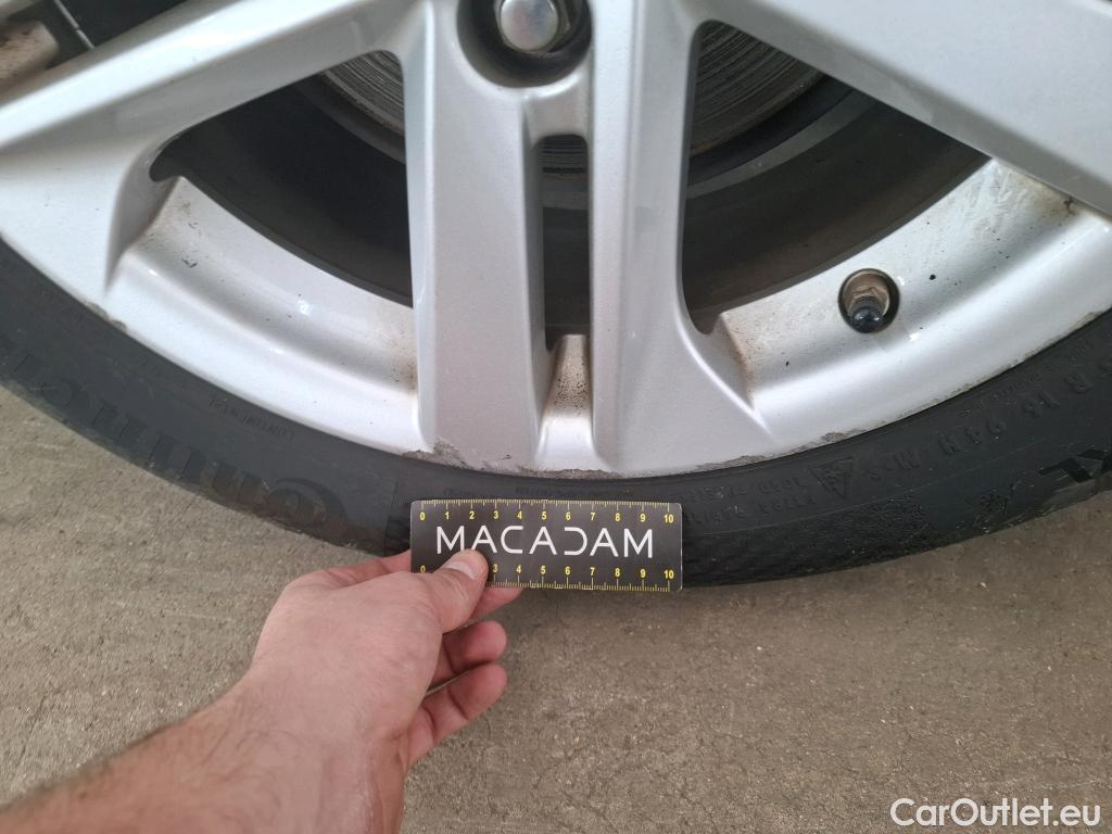  Toyota  Corolla TOYOTA  Touring Sports / 2018 / 5P / Break Hybride 122h Dynamic Business Stage Acad #23