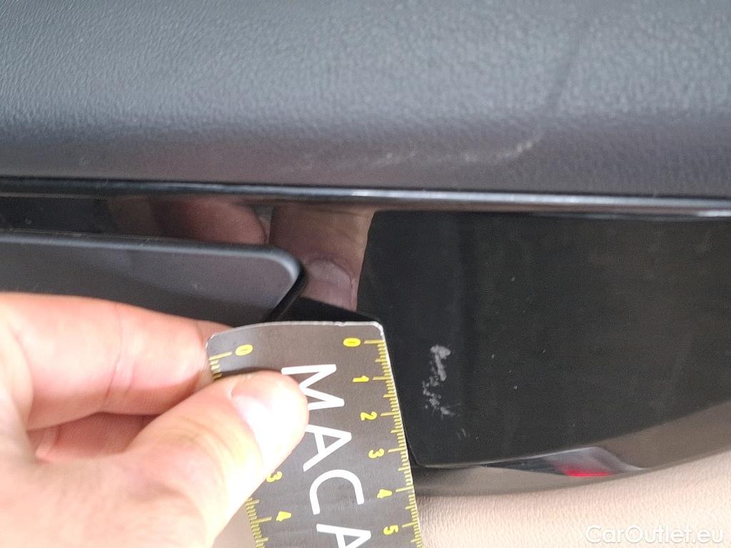  Jaguar  XE JAGUAR  4p Berline D180 HSE STANDARD AUTO 4WD #9