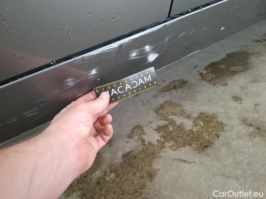  Jaguar  XE JAGUAR  4p Berline D180 HSE STANDARD AUTO 4WD #31