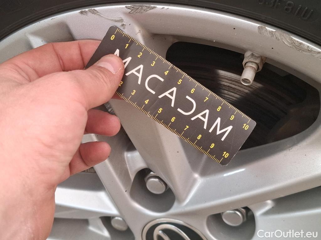  Toyota  Corolla TOYOTA  Touring Sports / 2018 / 5P / Break Hybride 122h Dynamic Business Stage Acad #33