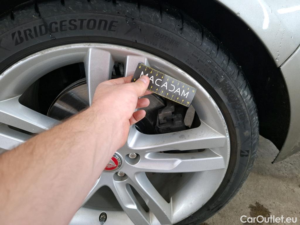  Jaguar  XE JAGUAR  4p Berline D180 HSE STANDARD AUTO 4WD #41