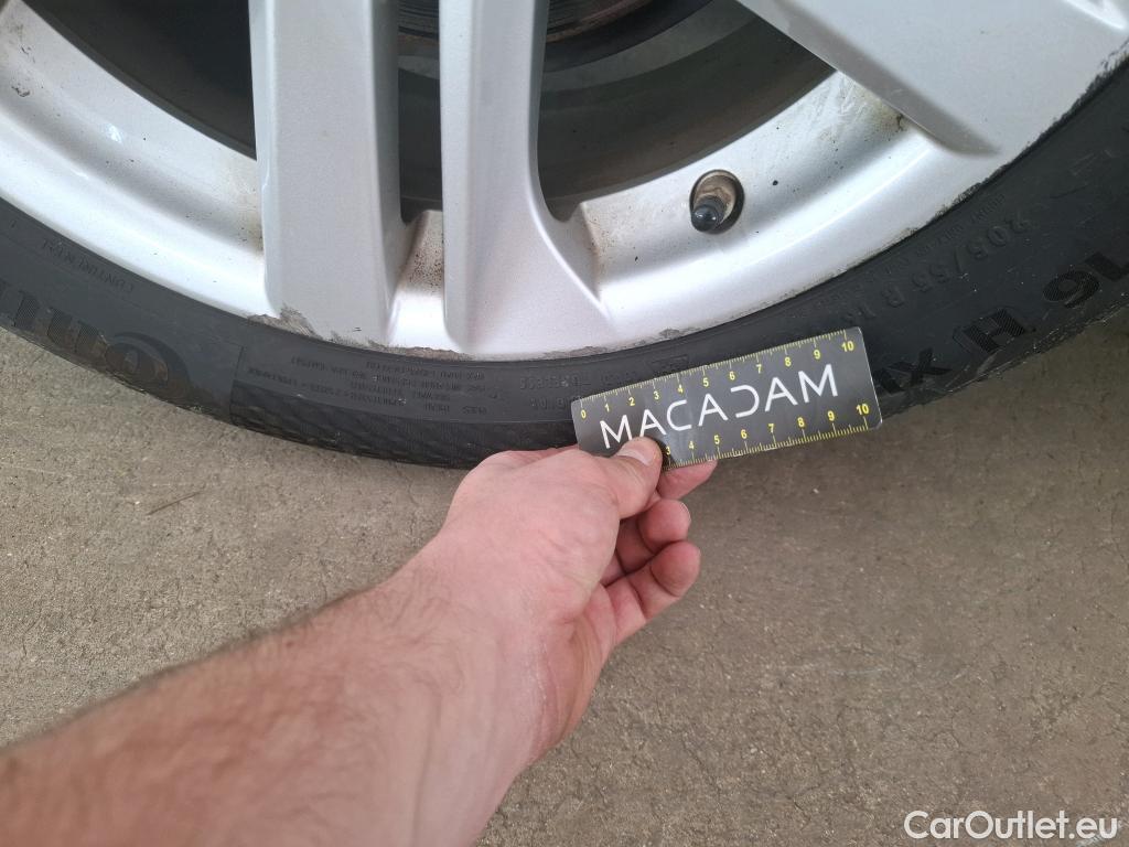  Toyota  Corolla TOYOTA  Touring Sports / 2018 / 5P / Break Hybride 122h Dynamic Business Stage Acad #24