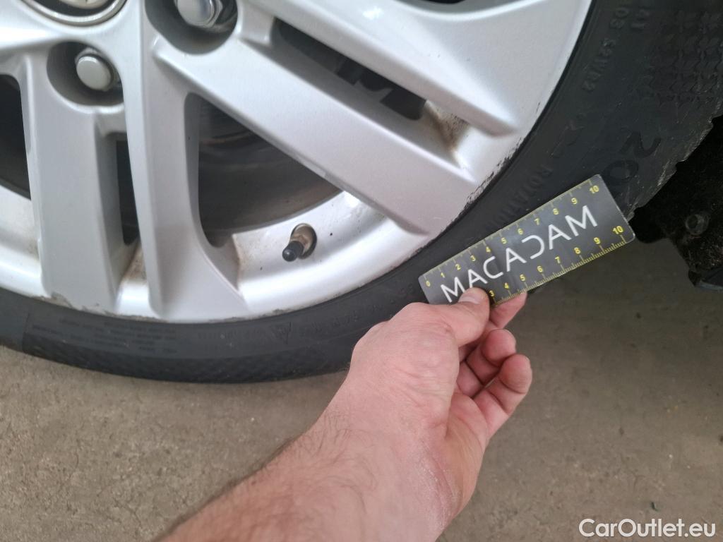  Toyota  Corolla TOYOTA  Touring Sports / 2018 / 5P / Break Hybride 122h Dynamic Business Stage Acad #25