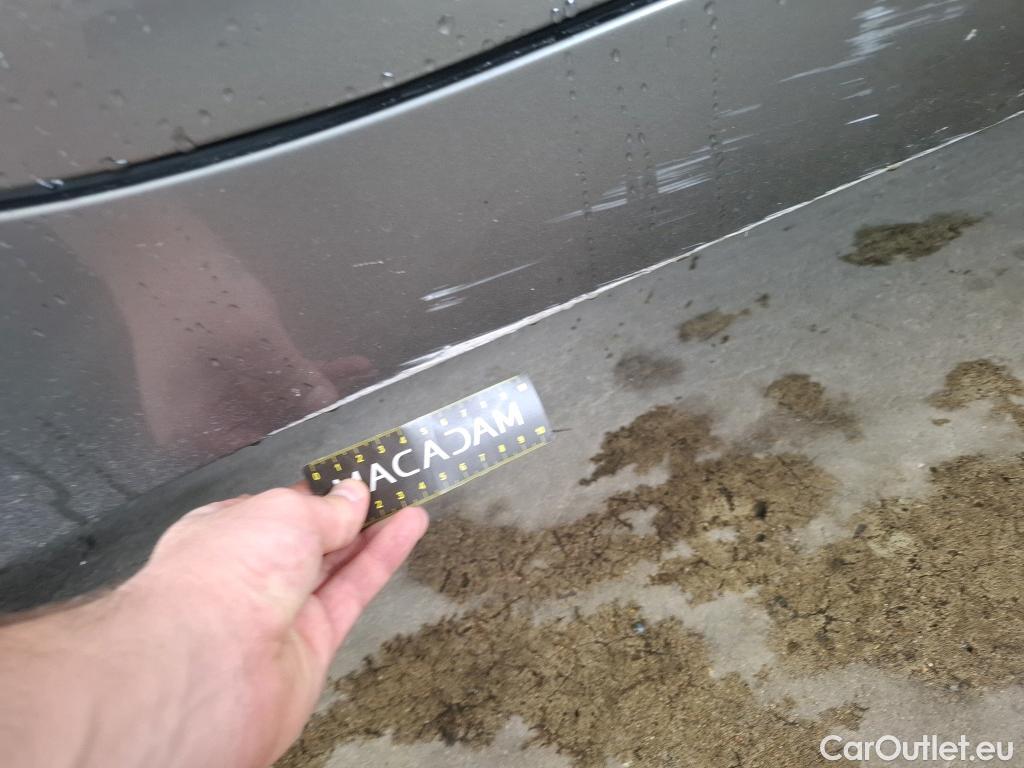  Jaguar  XE JAGUAR  4p Berline D180 HSE STANDARD AUTO 4WD #30