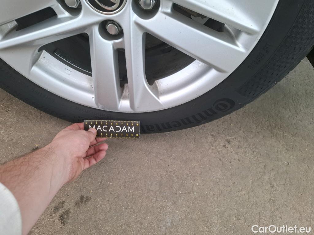  Toyota  Corolla TOYOTA  Touring Sports / 2018 / 5P / Break Hybride 122h Dynamic Business Stage Acad #39