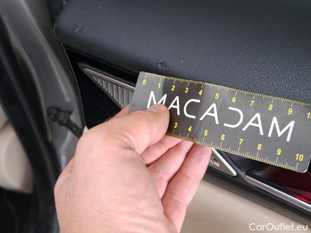  Jaguar  XE JAGUAR  4p Berline D180 HSE STANDARD AUTO 4WD #7