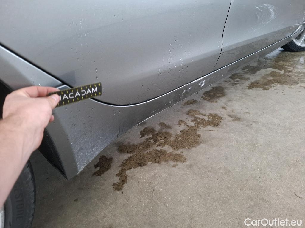  Jaguar  XE JAGUAR  4p Berline D180 HSE STANDARD AUTO 4WD #29