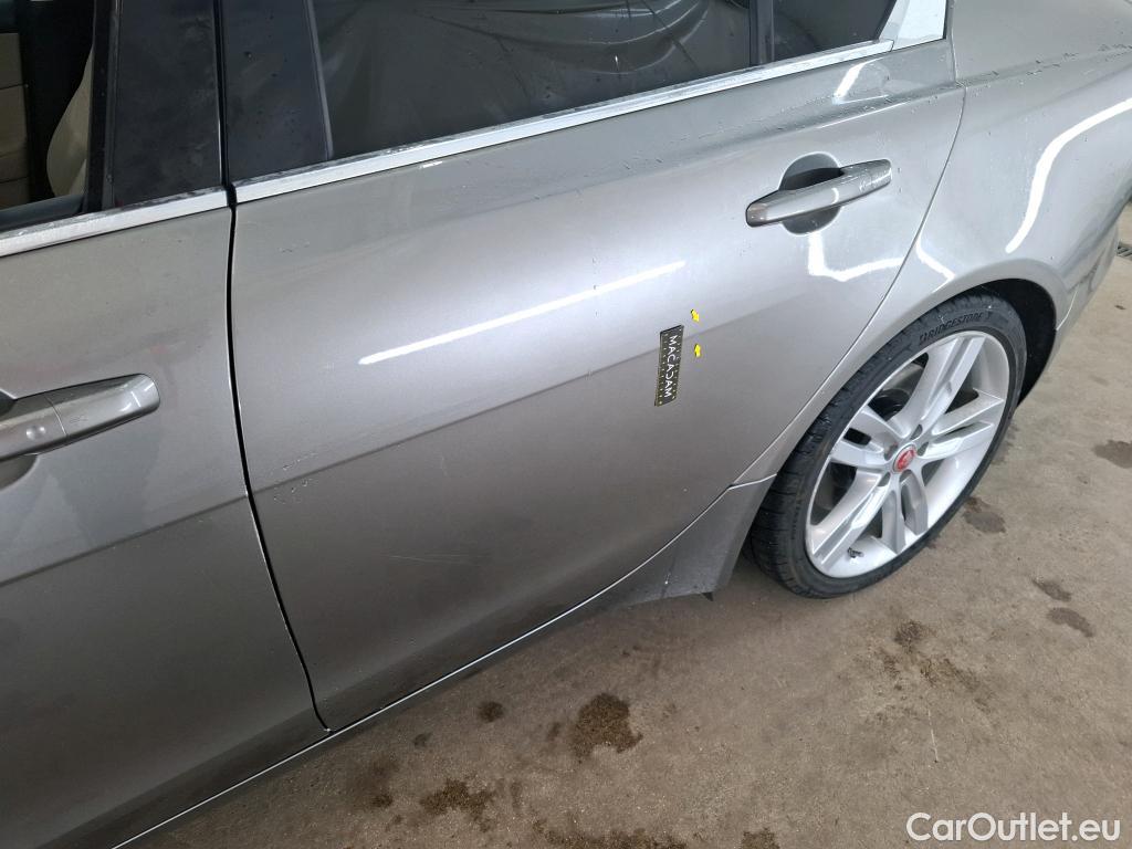  Jaguar  XE JAGUAR  4p Berline D180 HSE STANDARD AUTO 4WD #53