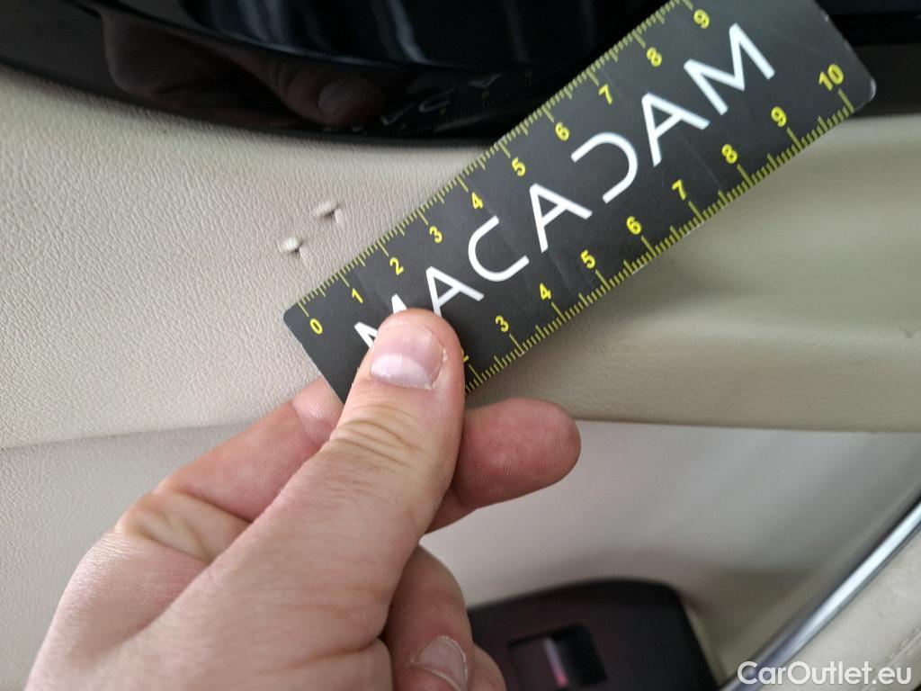  Jaguar  XE JAGUAR  4p Berline D180 HSE STANDARD AUTO 4WD #2